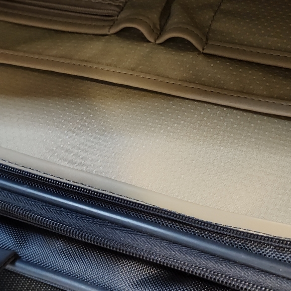 Samsonite Travel Bag - Picture 5 of 9